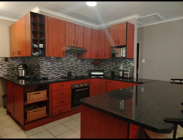 3 BEDROOM TOWNHOUSE FOR SALE IN LADANNA